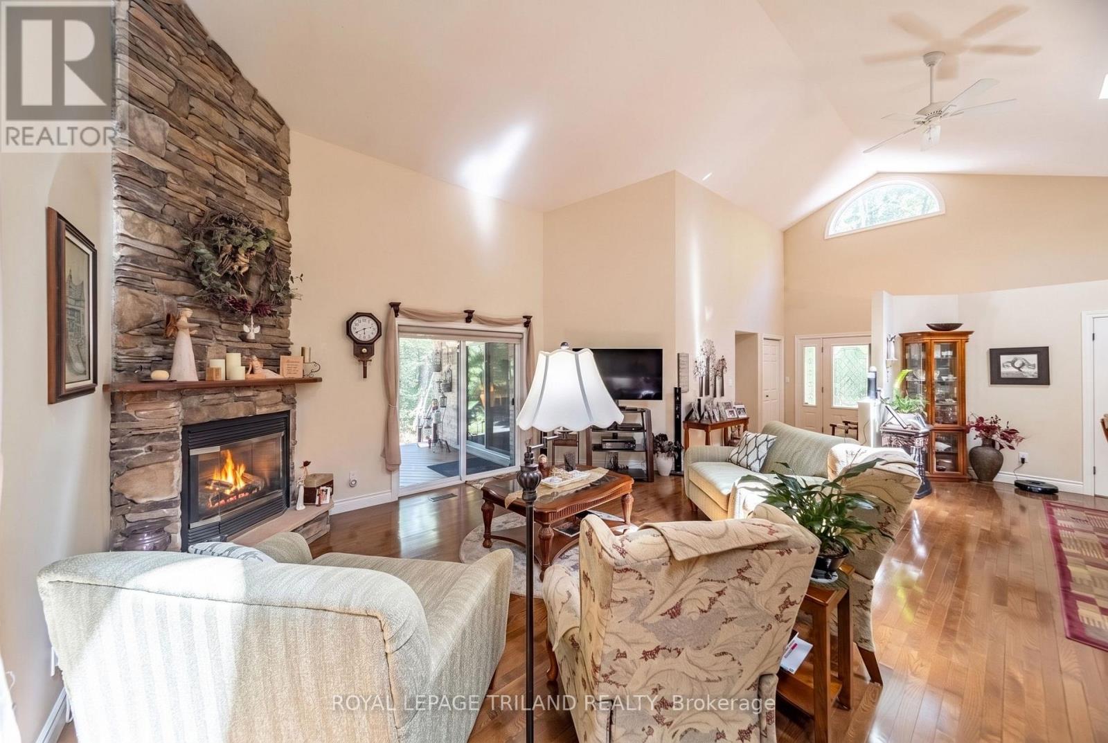 9958 Riverview Road, Lambton Shores, Ontario  N0M 1T0 - Photo 15 - X13704458