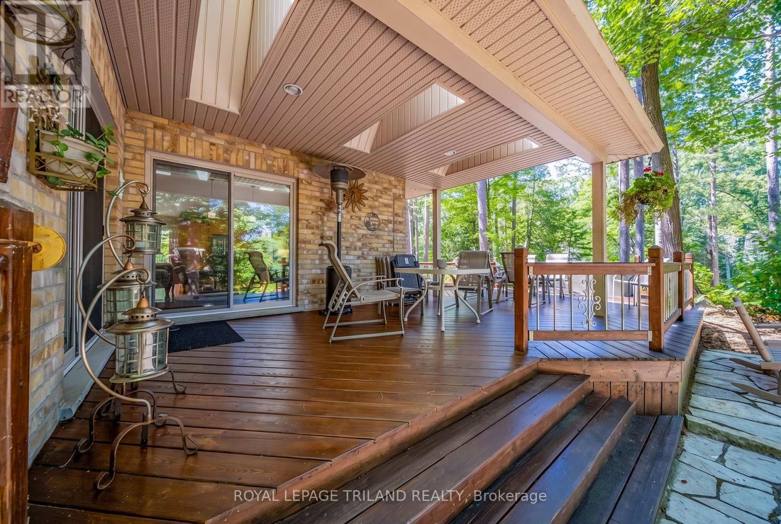 9958 Riverview Road, Lambton Shores, Ontario  N0M 1T0 - Photo 3 - X13704458