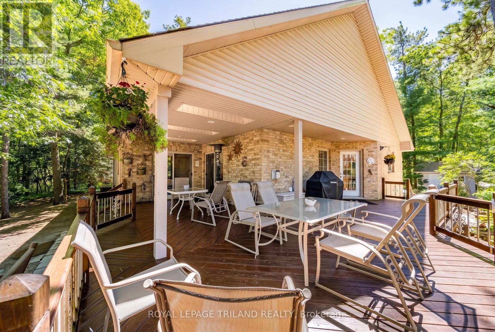 9958 Riverview Road, Lambton Shores, Ontario  N0M 1T0 - Photo 39 - X13704458