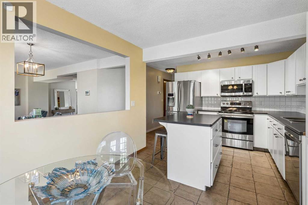 728 Shawnee Drive Sw, Calgary, Alberta  T2Y 1V5 - Photo 14 - A2338810