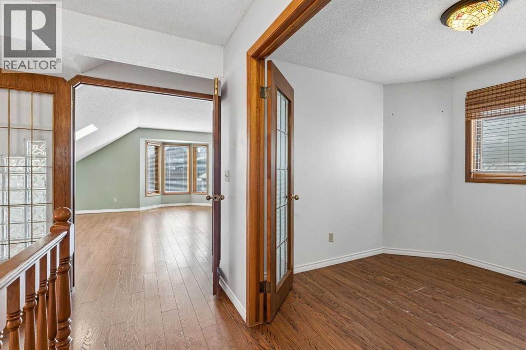 728 Shawnee Drive Sw, Calgary, Alberta  T2Y 1V5 - Photo 22 - A2338810