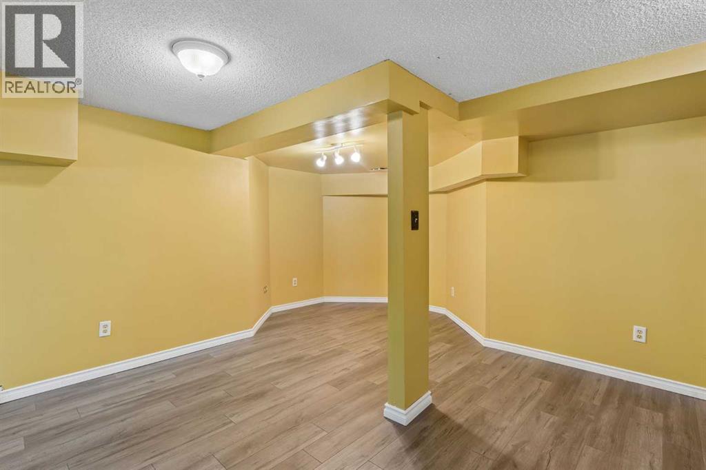 728 Shawnee Drive Sw, Calgary, Alberta  T2Y 1V5 - Photo 35 - A2338810