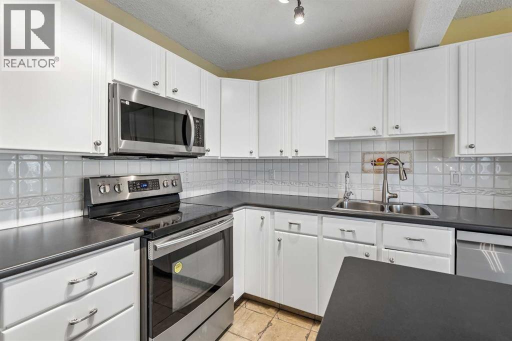 728 Shawnee Drive Sw, Calgary, Alberta  T2Y 1V5 - Photo 15 - A2338810