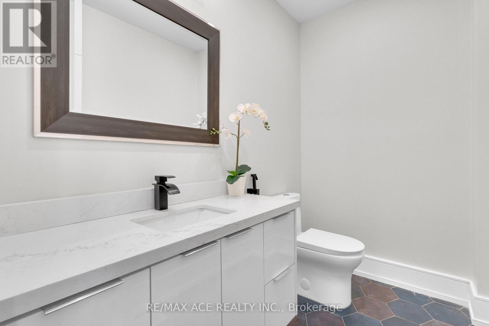 46 Sunnypoint Crescent, Toronto, Ontario  M1M 1B9 - Photo 17 - E13704486
