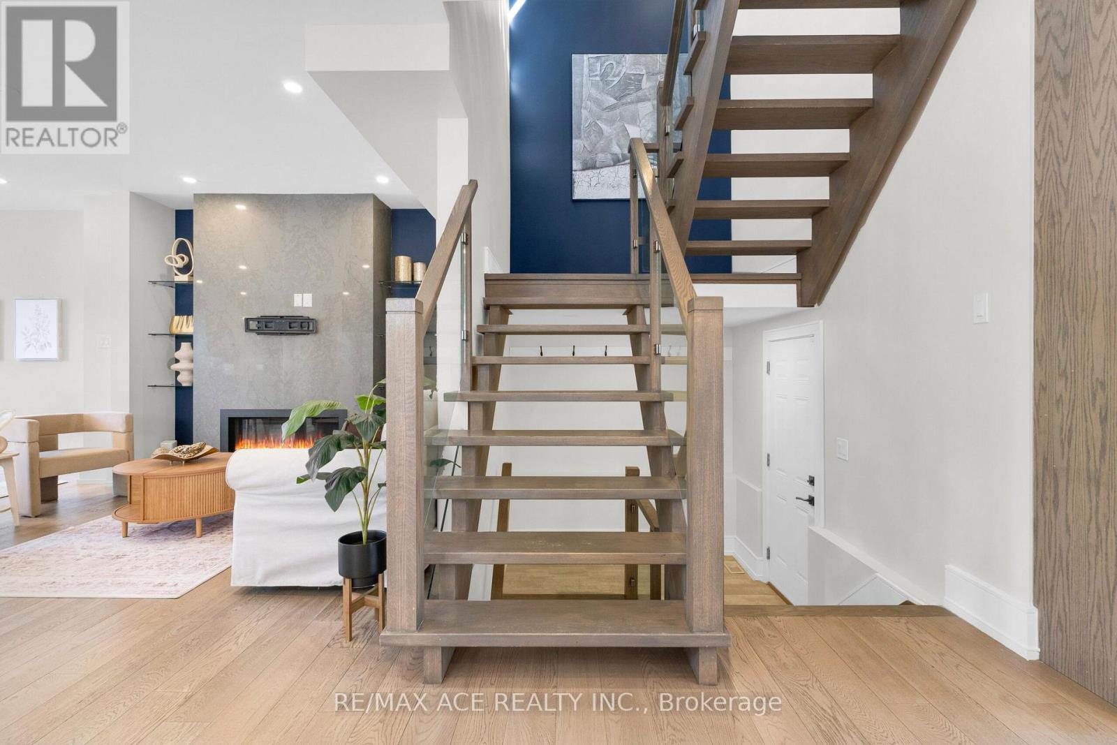 46 Sunnypoint Crescent, Toronto, Ontario  M1M 1B9 - Photo 18 - E13704486