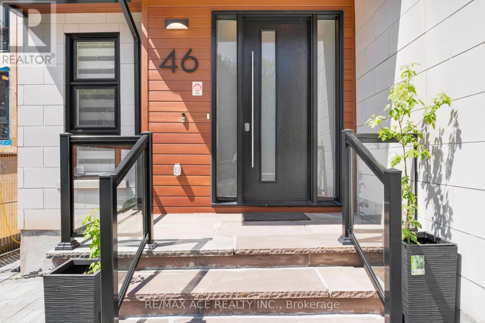 46 Sunnypoint Crescent, Toronto, Ontario  M1M 1B9 - Photo 2 - E13704486