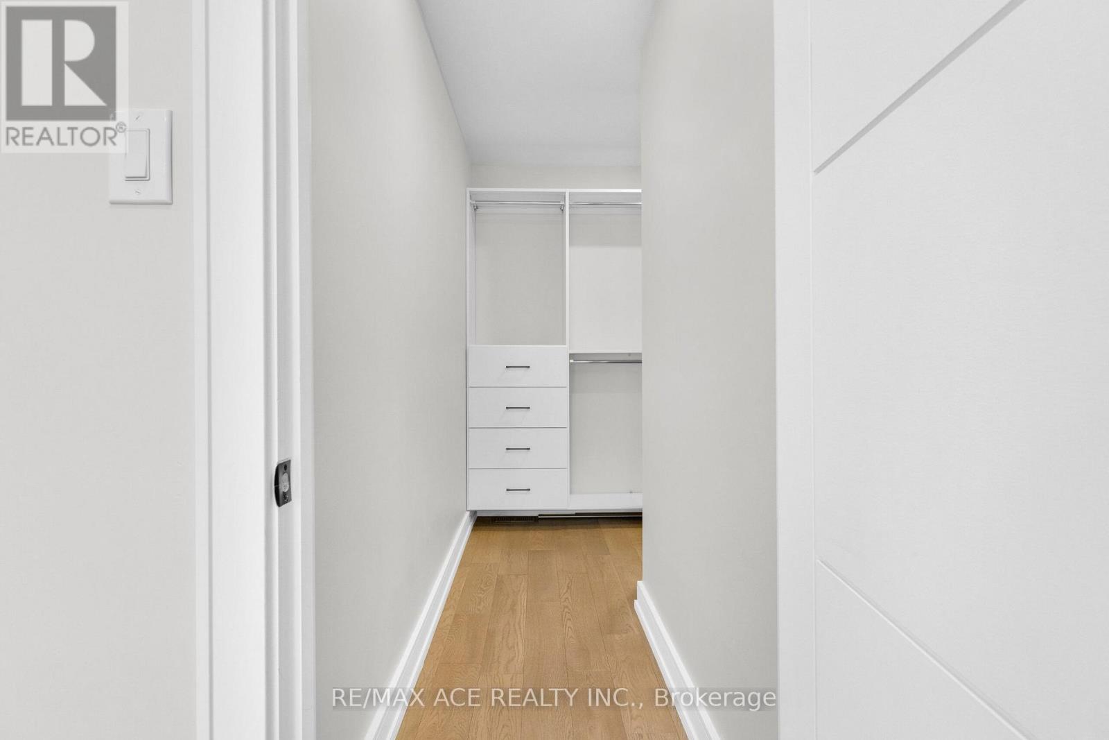 46 Sunnypoint Crescent, Toronto, Ontario  M1M 1B9 - Photo 23 - E13704486