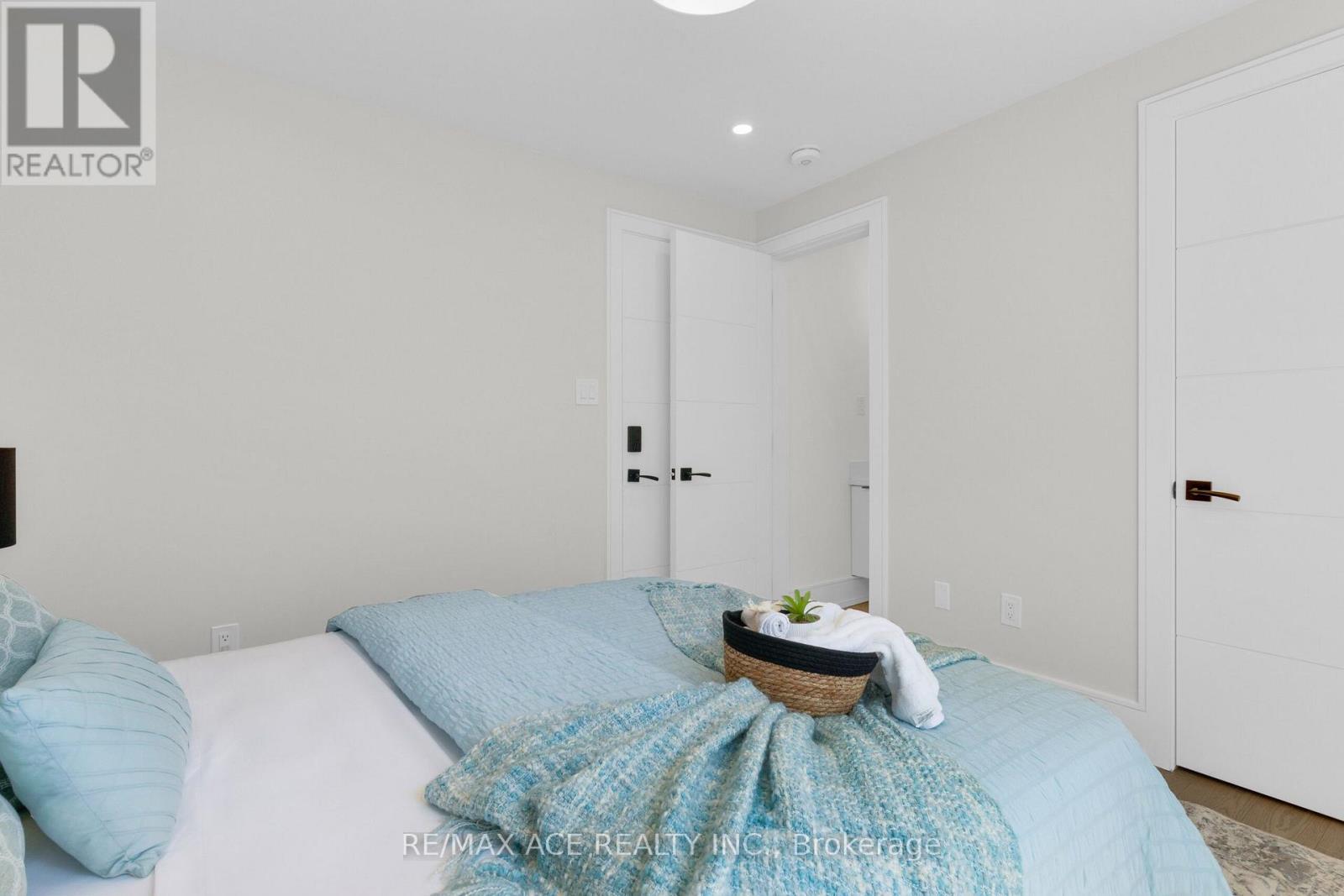 46 Sunnypoint Crescent, Toronto, Ontario  M1M 1B9 - Photo 28 - E13704486