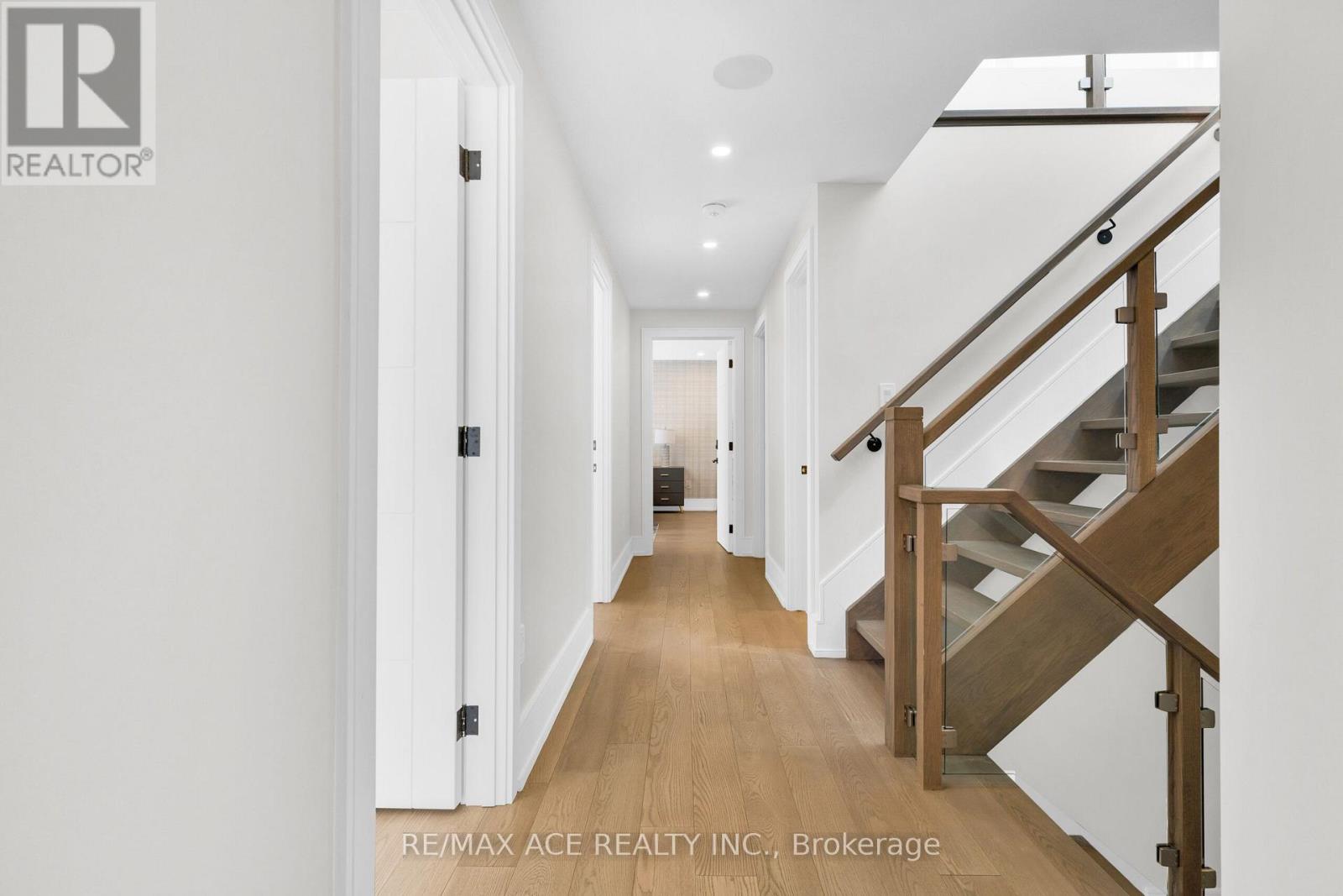46 Sunnypoint Crescent, Toronto, Ontario  M1M 1B9 - Photo 30 - E13704486