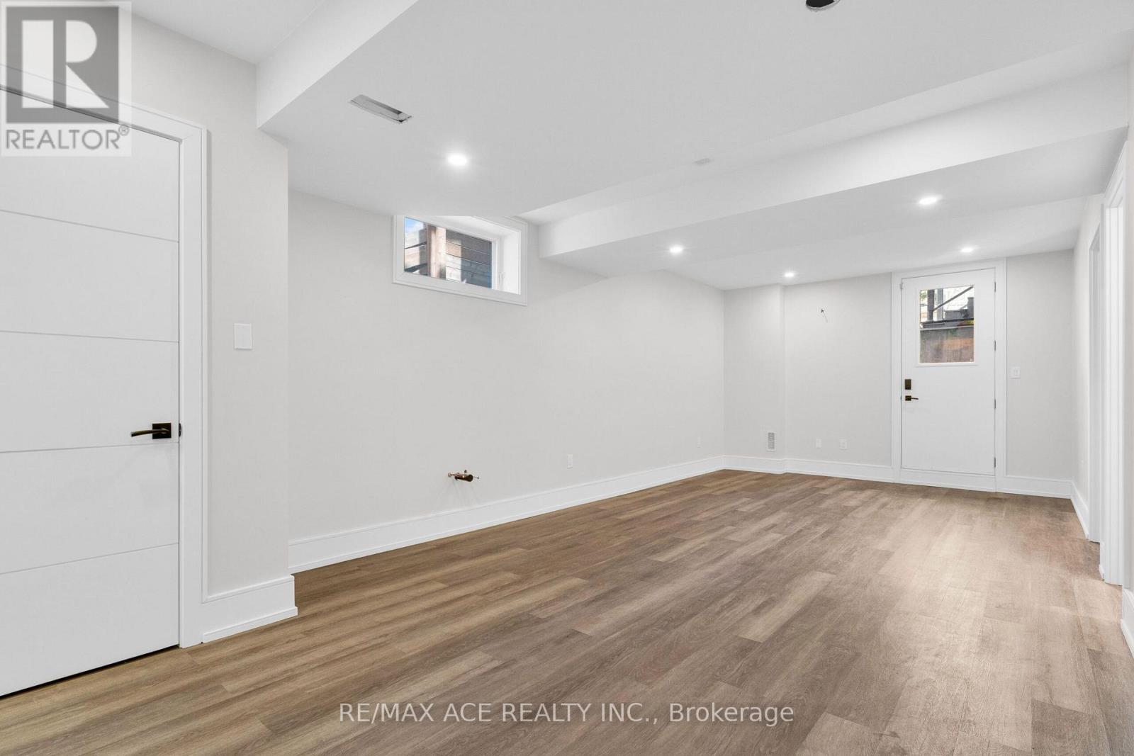 46 Sunnypoint Crescent, Toronto, Ontario  M1M 1B9 - Photo 32 - E13704486