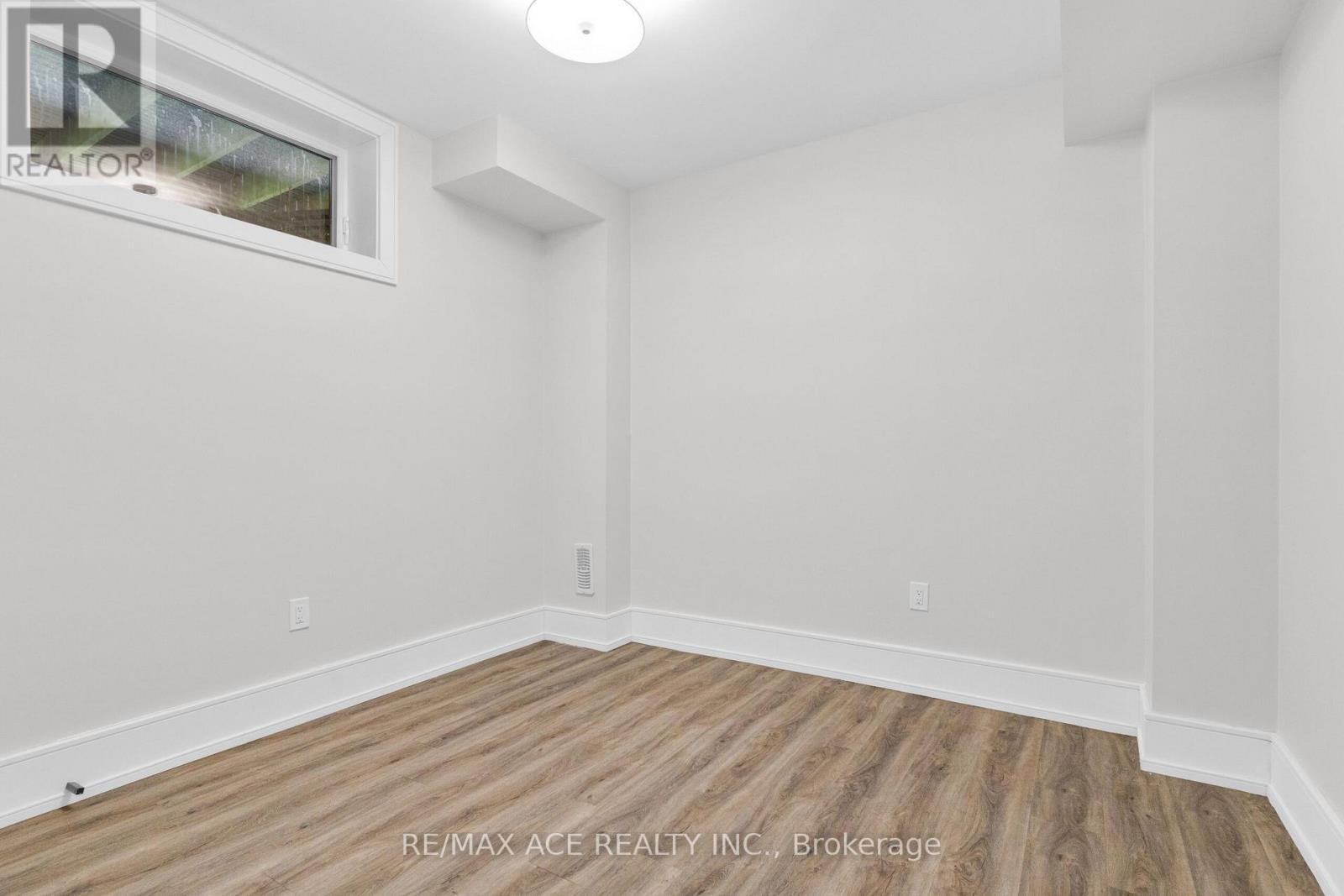 46 Sunnypoint Crescent, Toronto, Ontario  M1M 1B9 - Photo 34 - E13704486