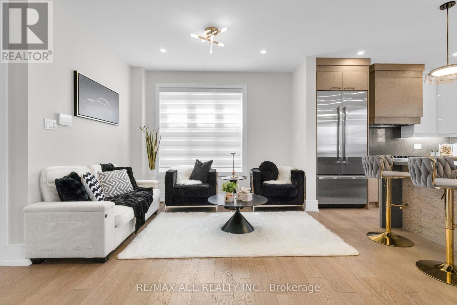 46 Sunnypoint Crescent, Toronto, Ontario  M1M 1B9 - Photo 9 - E13704486