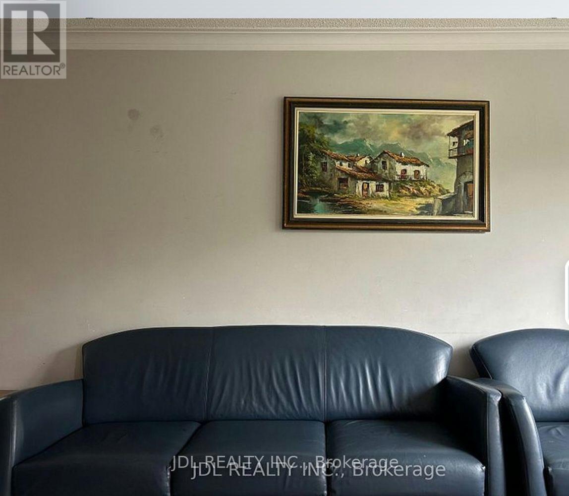 Three-Bedroom Main Floor - 8 Highwood Ave Avenue, Toronto, Ontario  M1R 2E4 - Photo 7 - E13704504