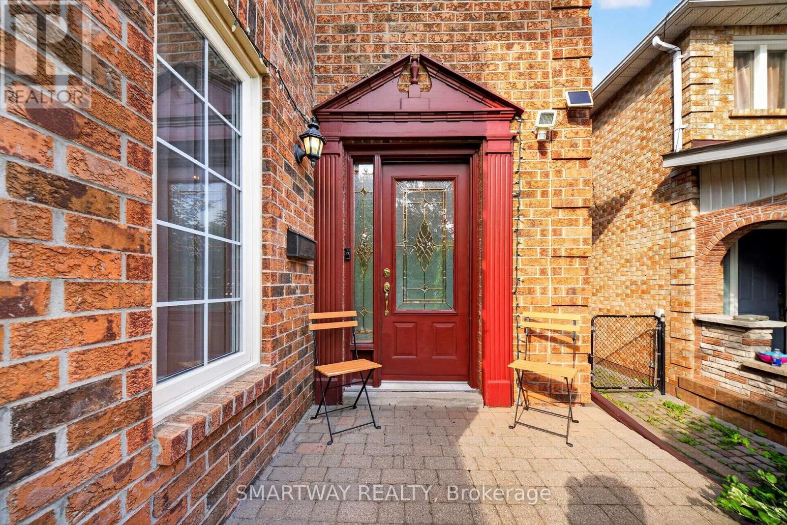 50 Killarney Court, Brampton, Ontario  L6Z 3B5 - Photo 4 - W13704484