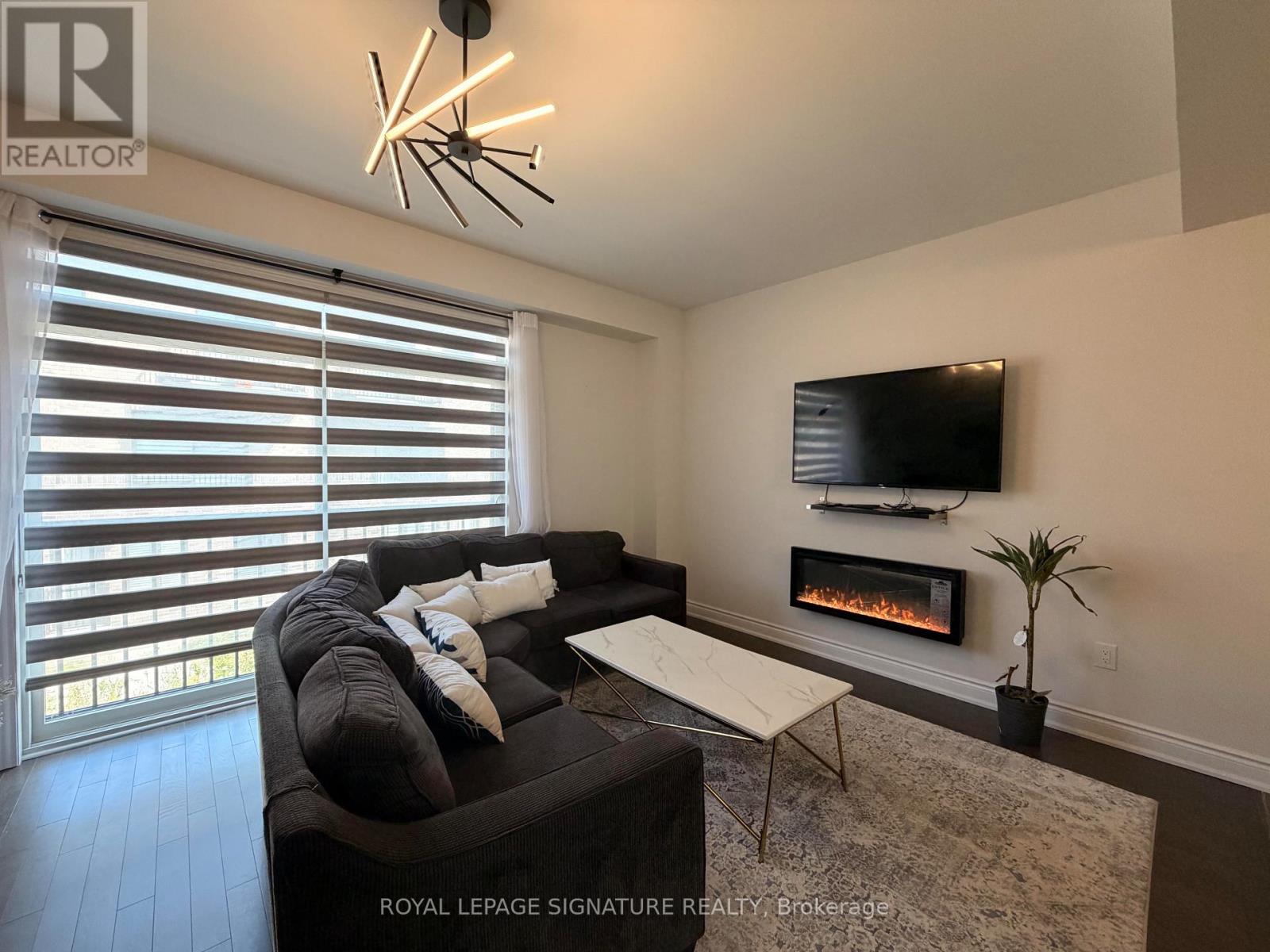 52 Tennant Circle, Vaughan, Ontario  L4H 5L5 - Photo 6 - N13701960