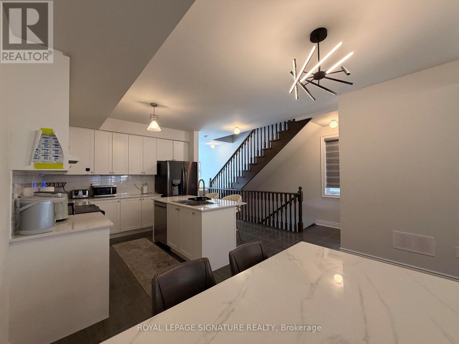 52 Tennant Circle, Vaughan, Ontario  L4H 5L5 - Photo 4 - N13701960