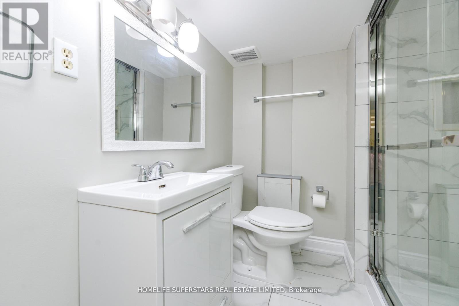 306 Royal Salisbury Way, Brampton, Ontario  L6V 3G5 - Photo 7 - W13131992