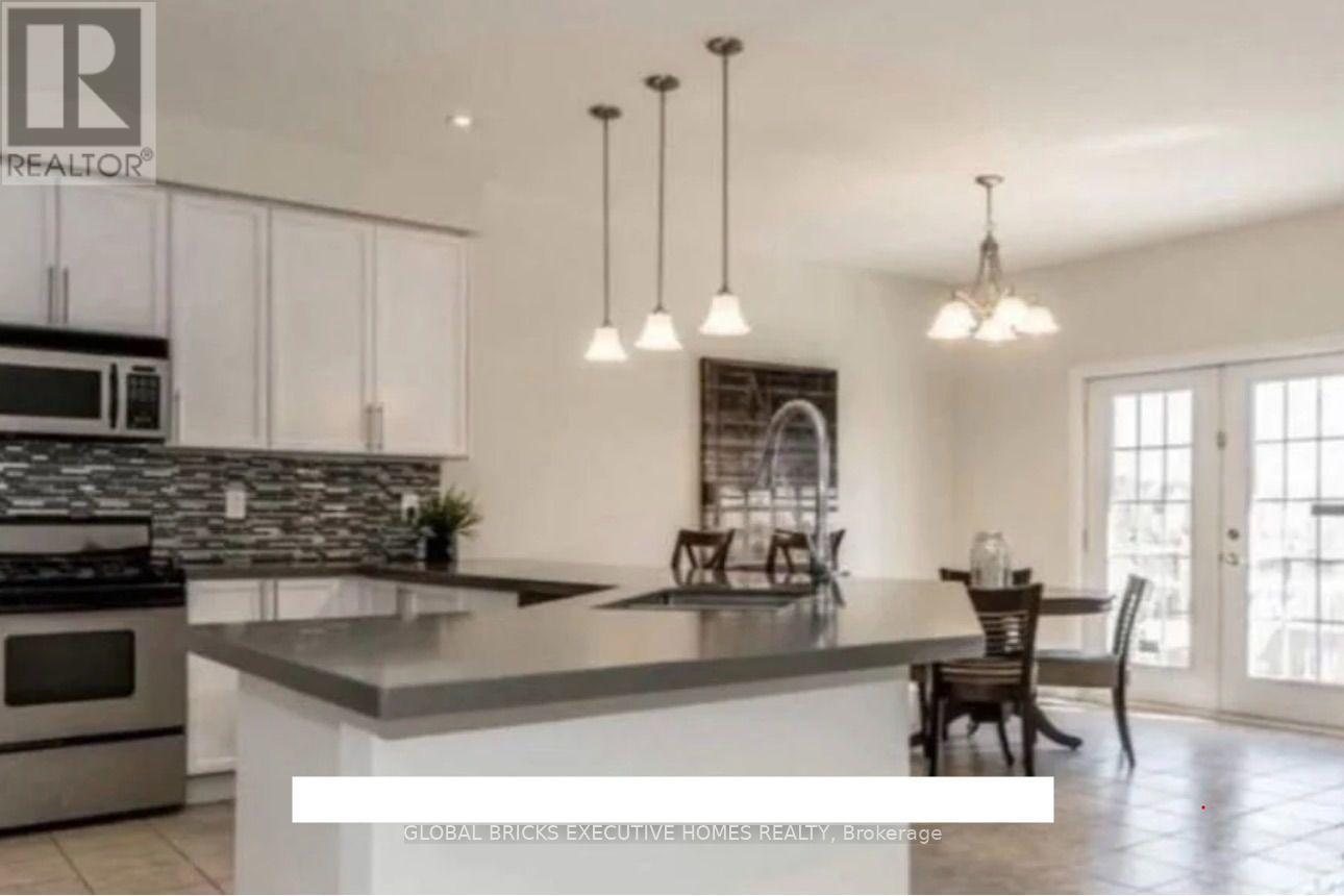 5847 Summerside Drive, Mississauga, Ontario  L5M 6J5 - Photo 2 - W13702720