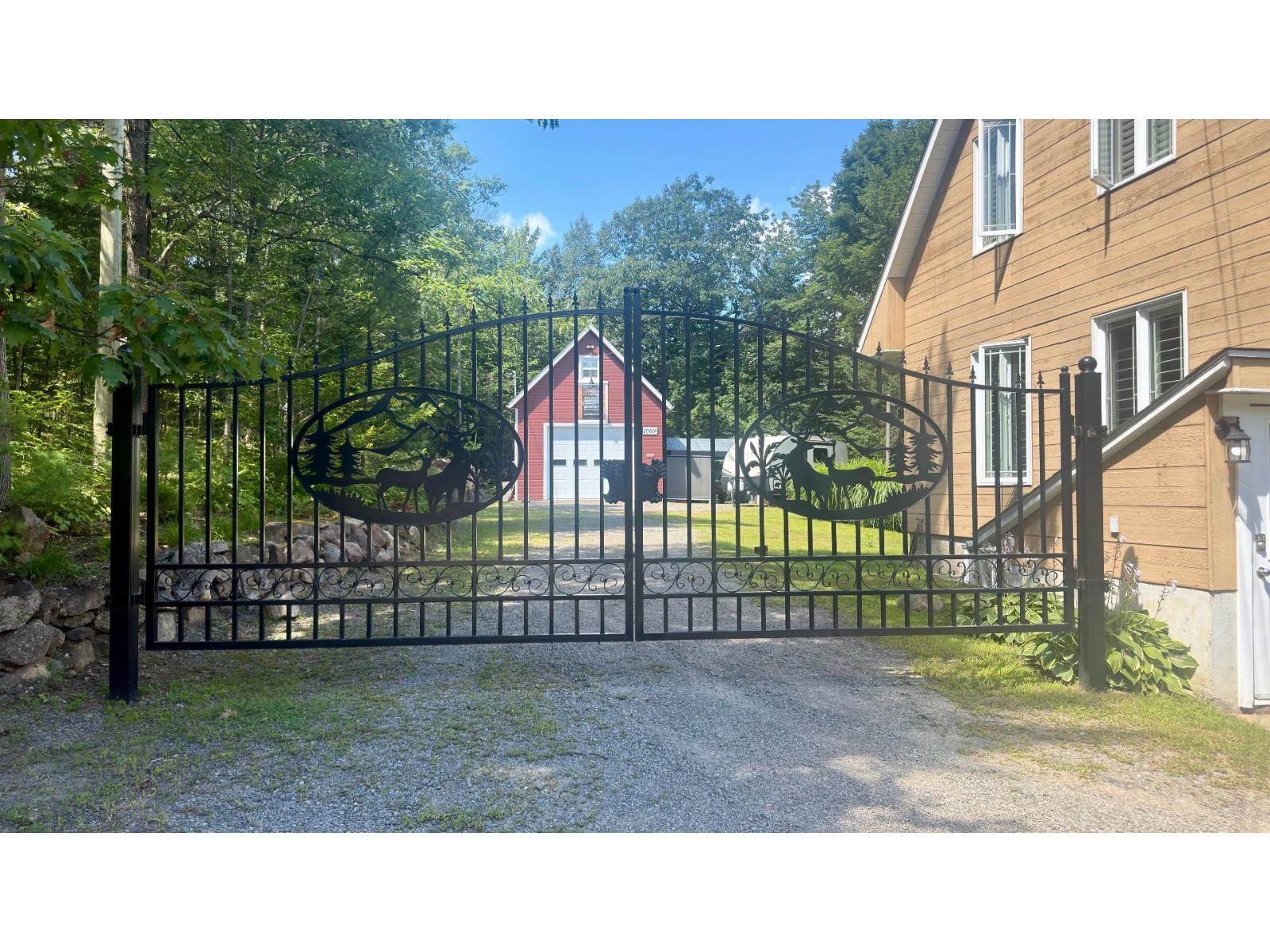2060 Ch. de Val-des-Lacs Sainte-Sophie Quebec Canada J5J2S8 2