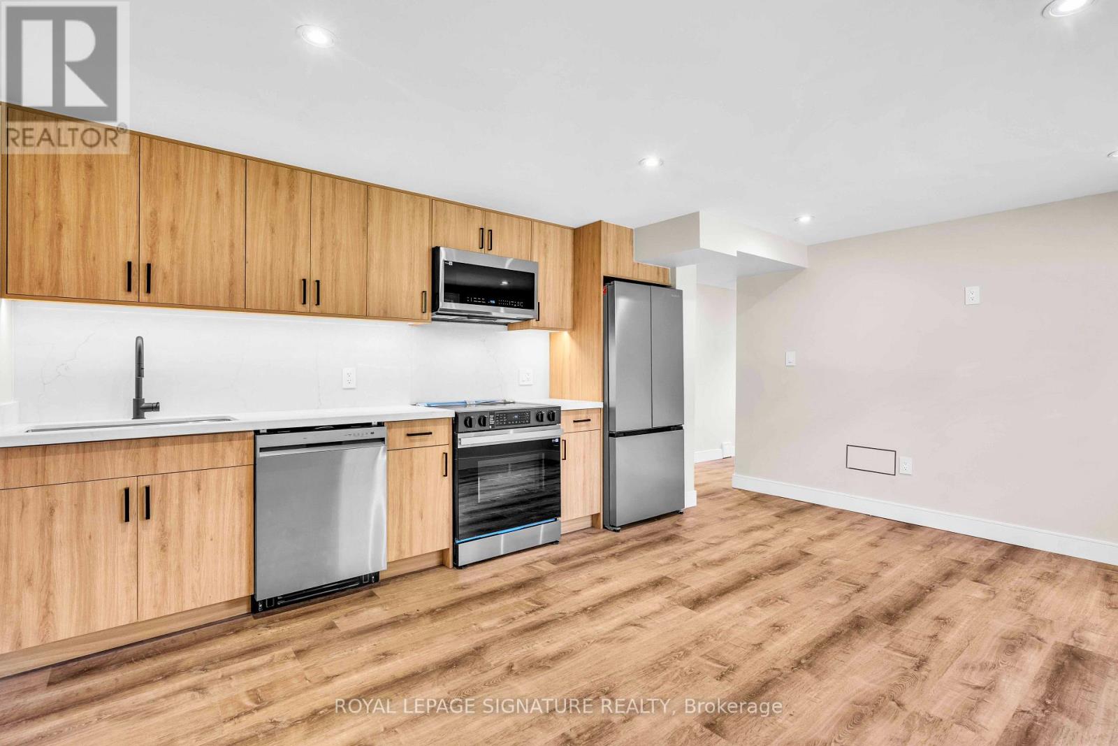 2 - 986 Srigley Street, Newmarket, Ontario  L3Y 1Y3 - Photo 3 - N13704524