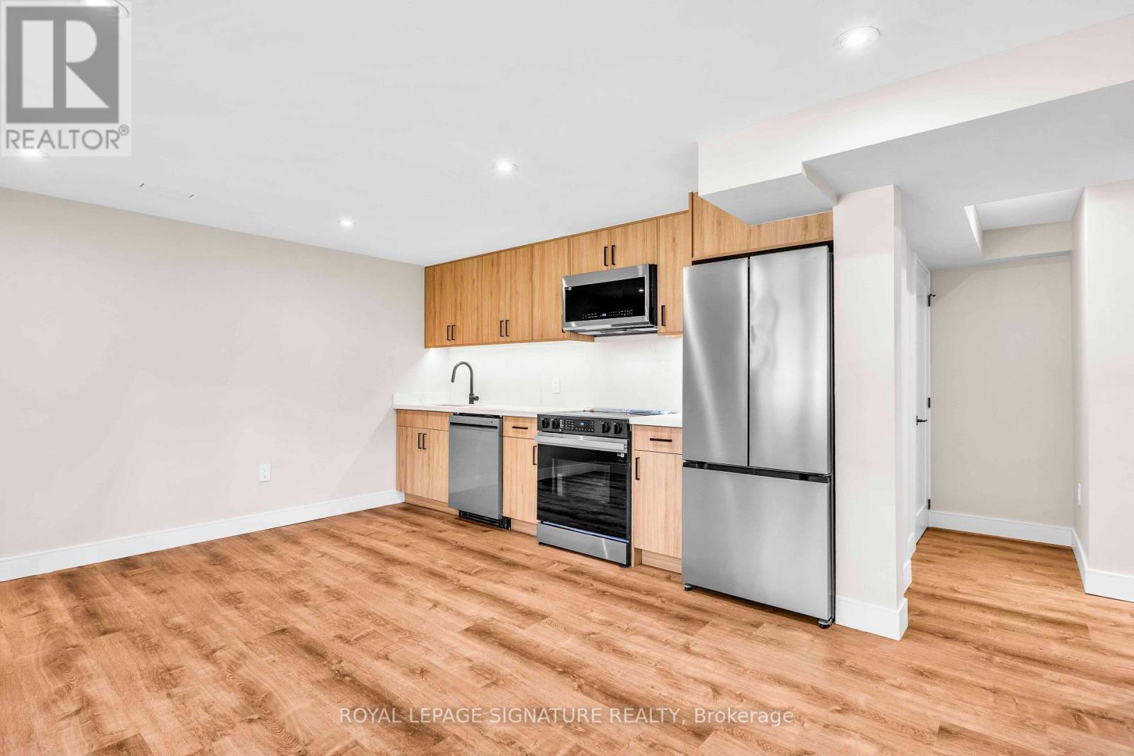 2 - 986 Srigley Street, Newmarket, Ontario  L3Y 1Y3 - Photo 4 - N13704524