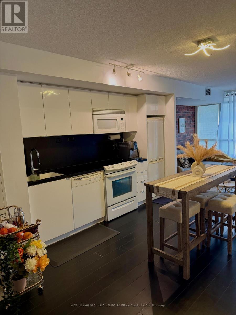 651 - 10 Capreol Court, Toronto, Ontario M5V 4B3 - Photo 2 - C13688812