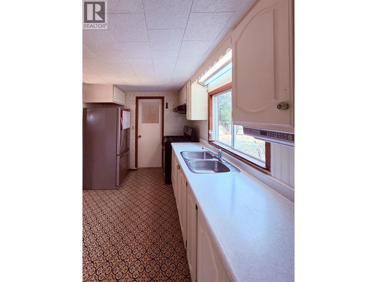 5740 95 Highway, Edgewater, British Columbia  V0A 1E0 - Photo 8 - 10398525