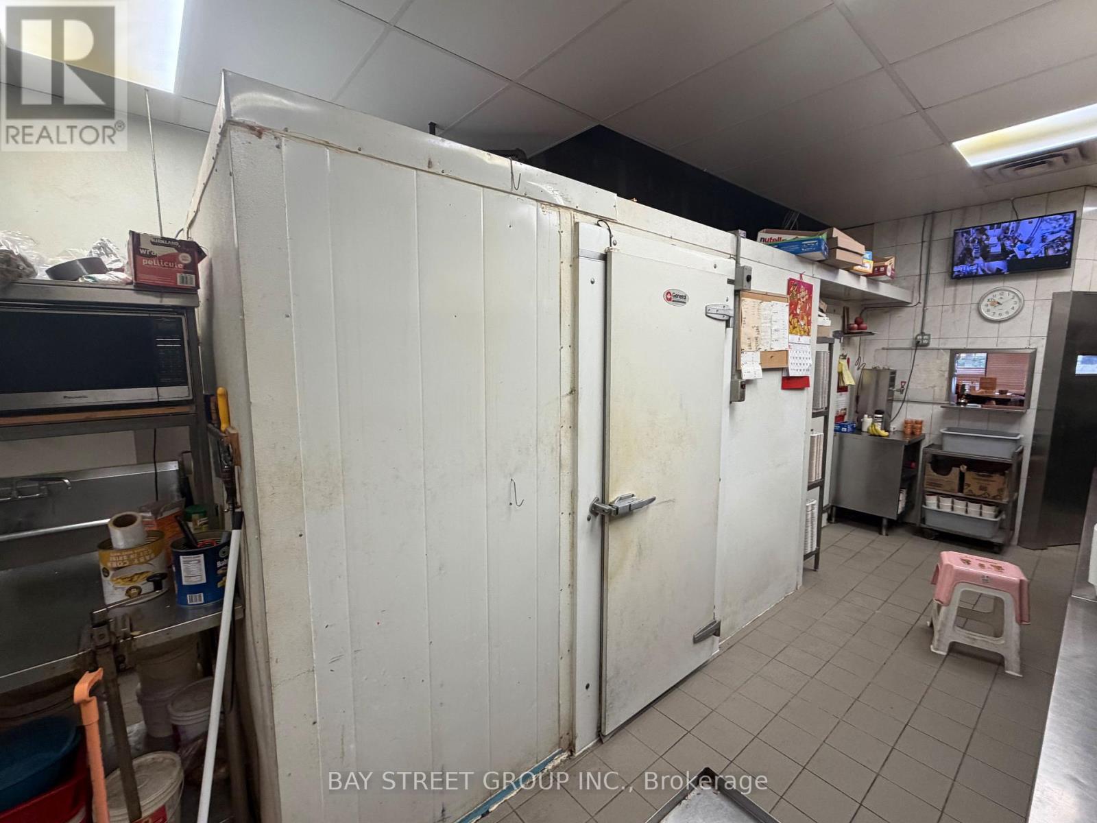 16 Kennedy Road S, Brampton, Ontario  L6W 3E1 - Photo 10 - W13529846