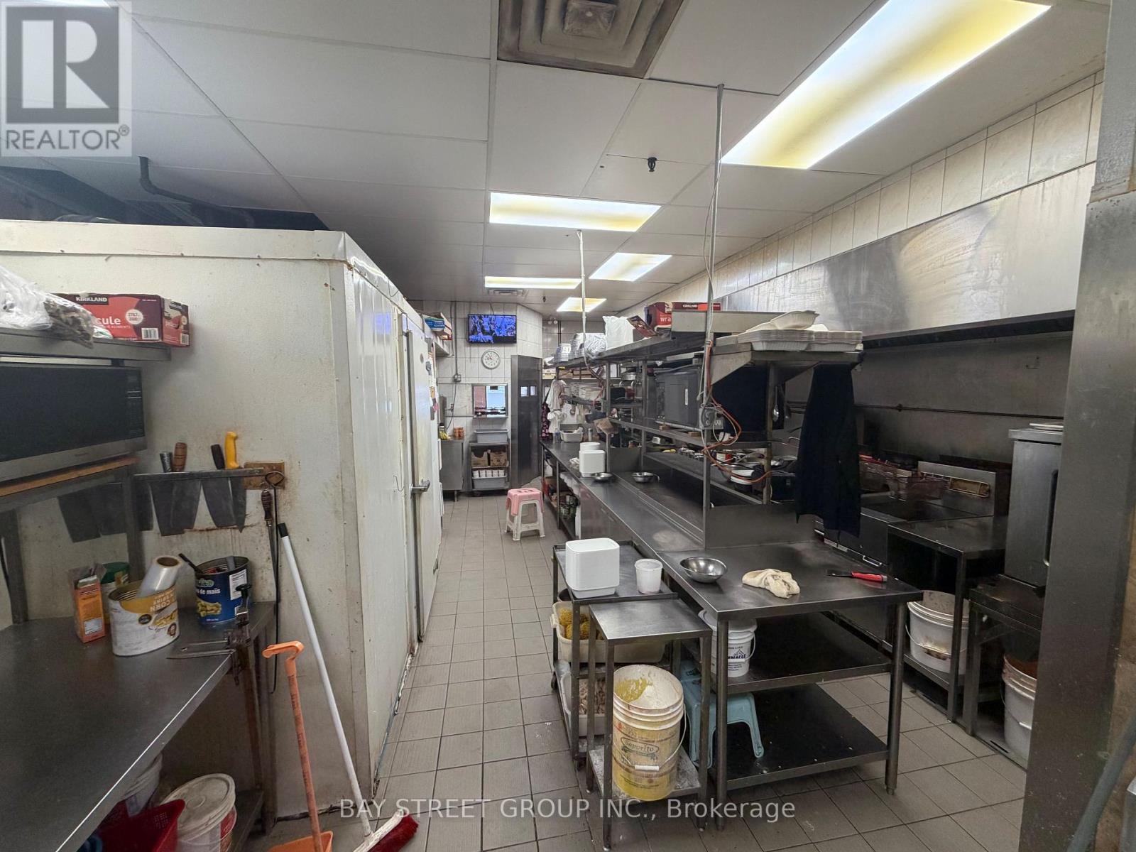 16 Kennedy Road S, Brampton, Ontario  L6W 3E1 - Photo 7 - W13529846