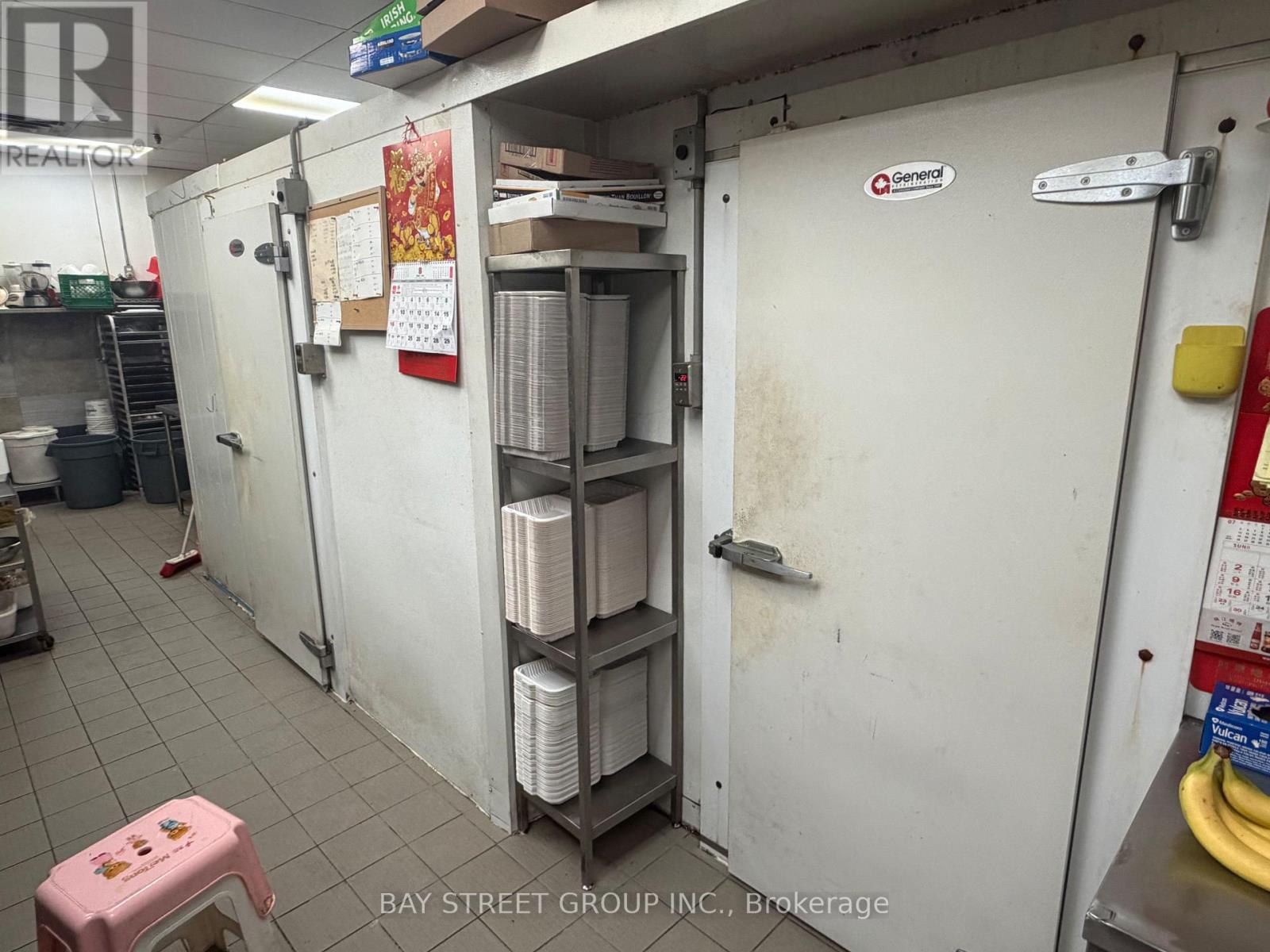 16 Kennedy Road S, Brampton, Ontario  L6W 3E1 - Photo 11 - W13529846