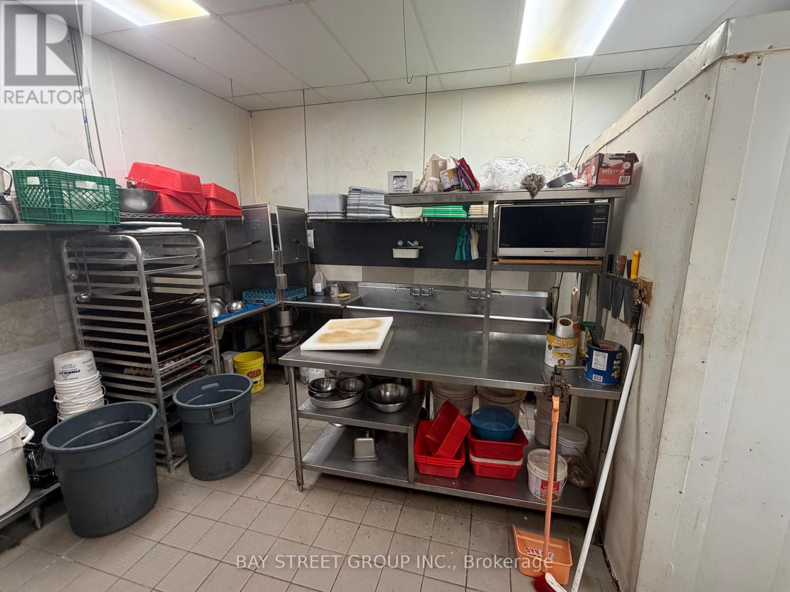 16 Kennedy Road S, Brampton, Ontario  L6W 3E1 - Photo 13 - W13529846