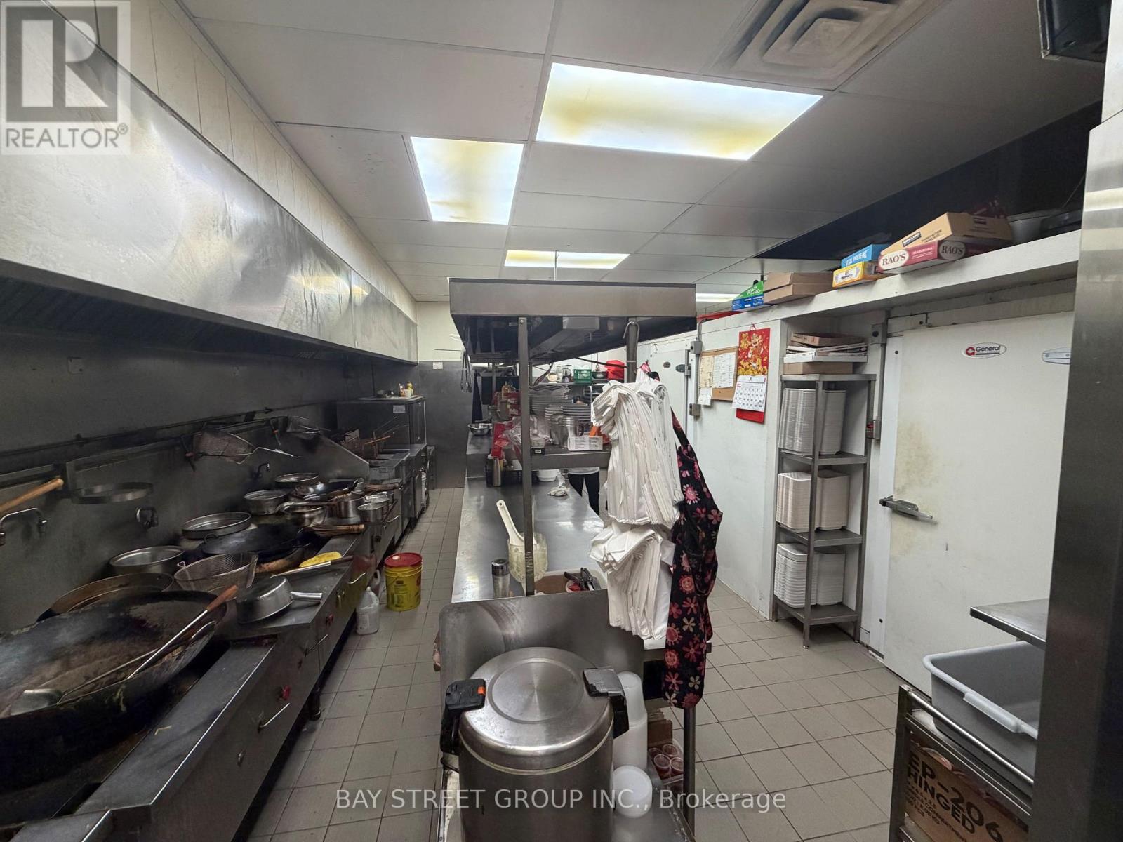 16 Kennedy Road S, Brampton, Ontario  L6W 3E1 - Photo 6 - W13529846