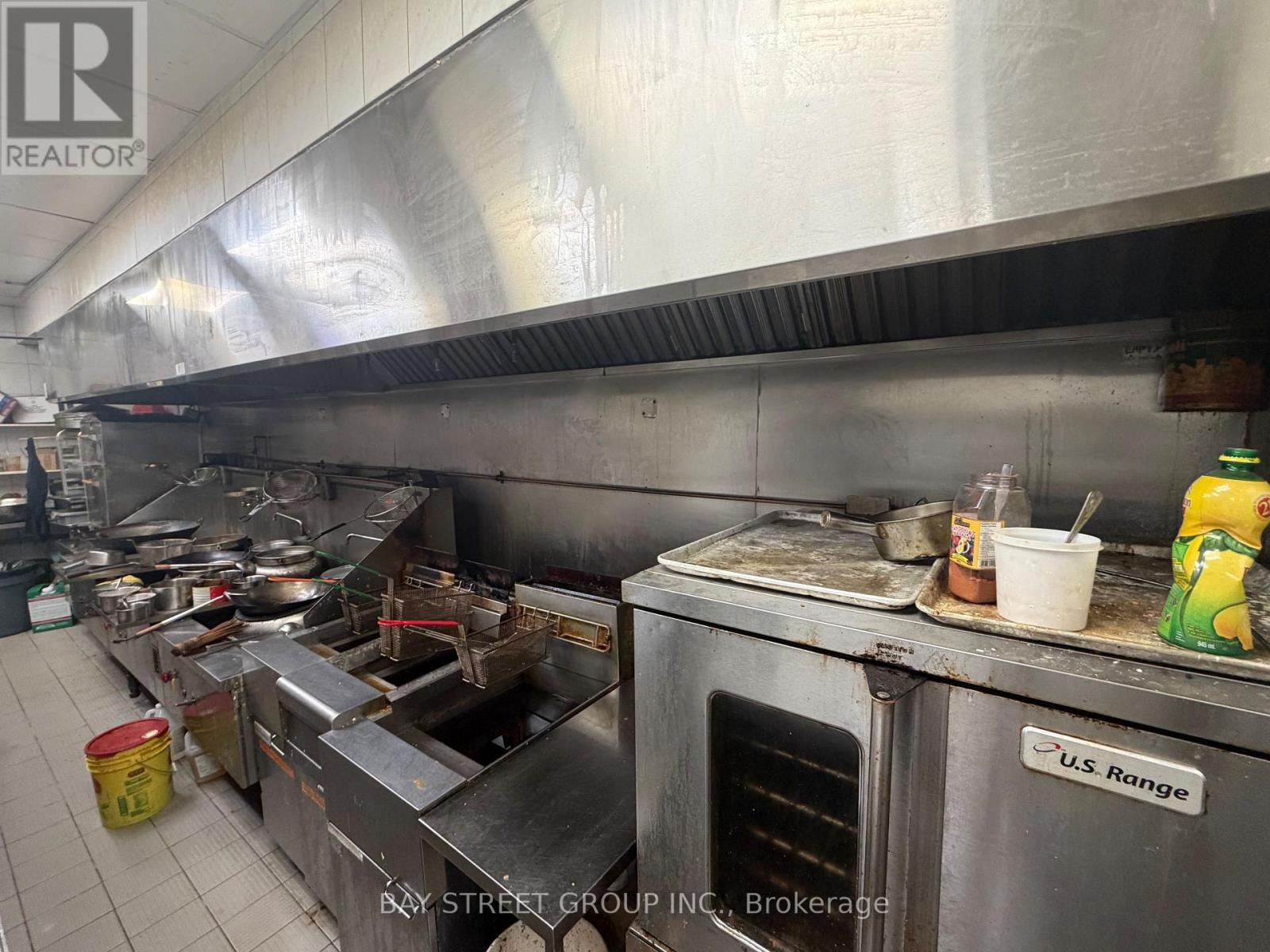 16 Kennedy Road S, Brampton, Ontario  L6W 3E1 - Photo 9 - W13529846