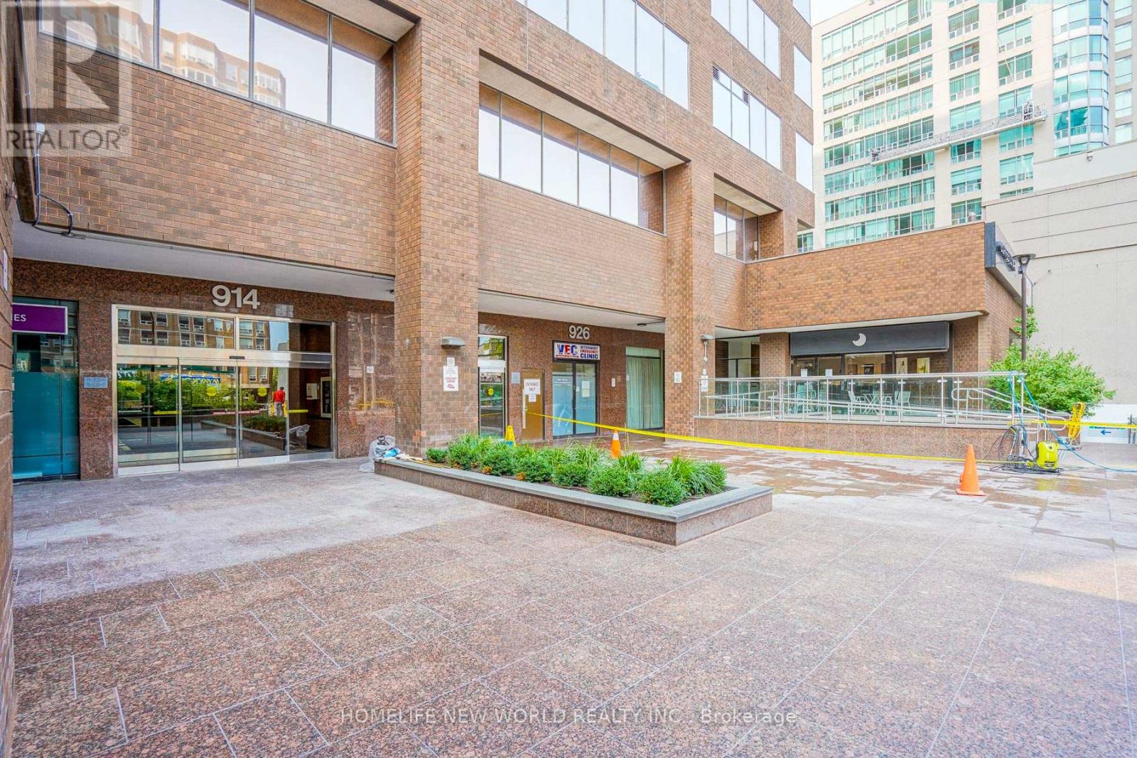 700 - 920 YONGE STREET, Toronto, Ontario