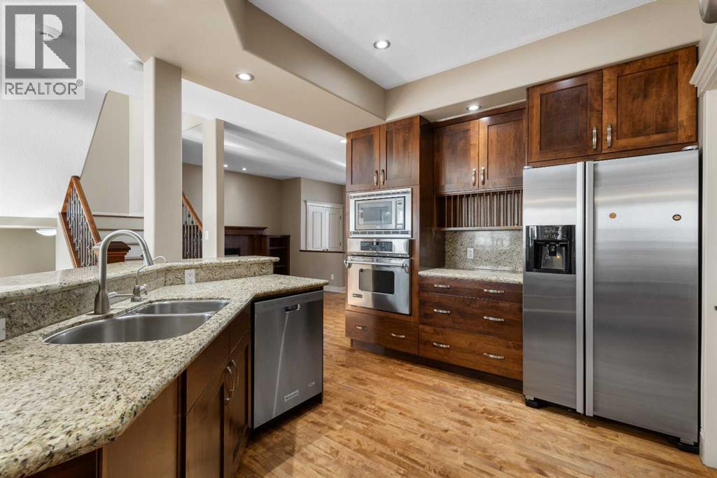 75 Discovery Ridge Mount Sw, Calgary, Alberta  T3H 5G2 - Photo 10 - A2323787