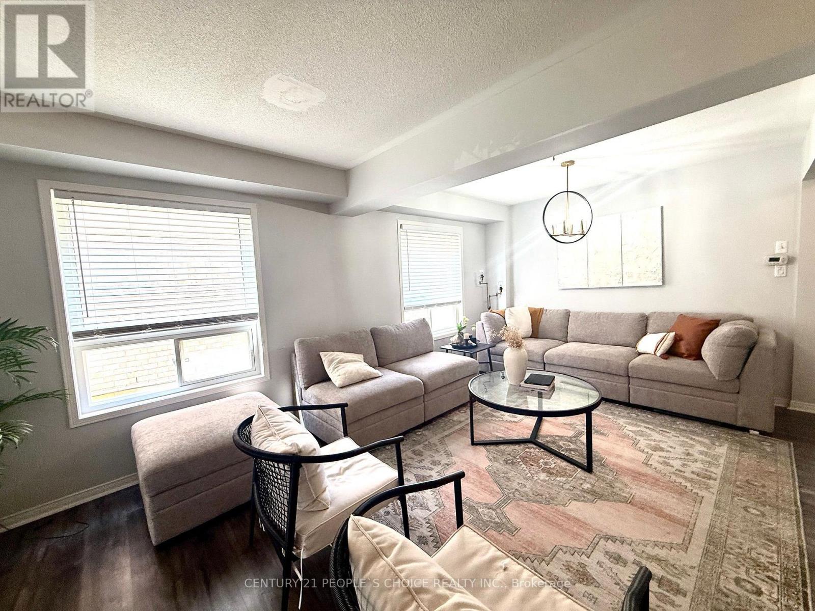 3927 Stardust Drive, Mississauga, Ontario  L5M 8A4 - Photo 2 - W13704604