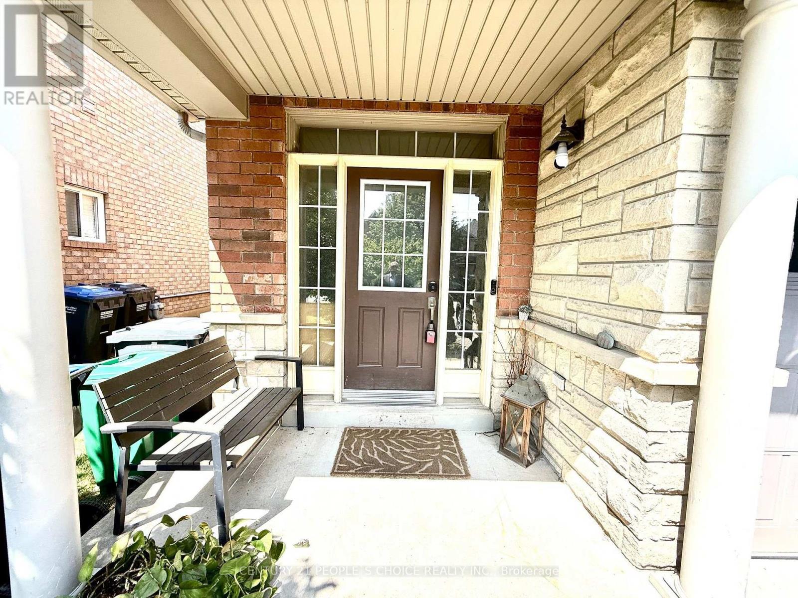 3927 Stardust Drive, Mississauga, Ontario  L5M 8A4 - Photo 3 - W13704604