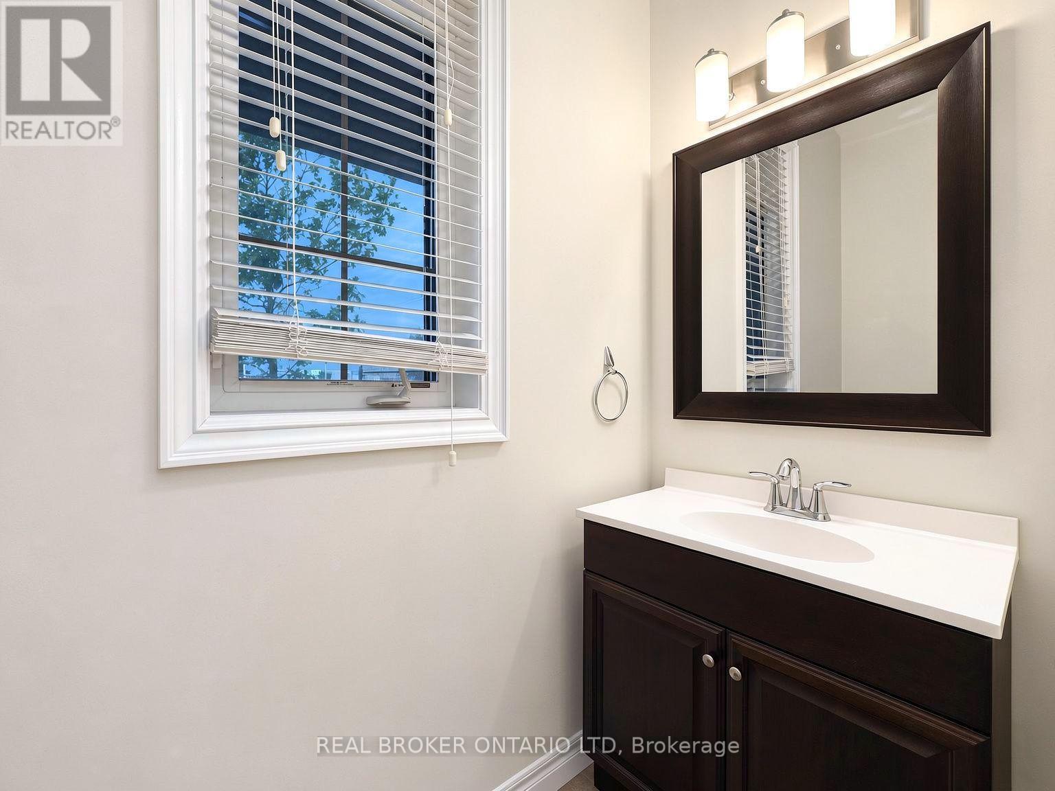 1054 Oakcrossing Gate, London North, Ontario  N6H 0E9 - Photo 12 - X13704630