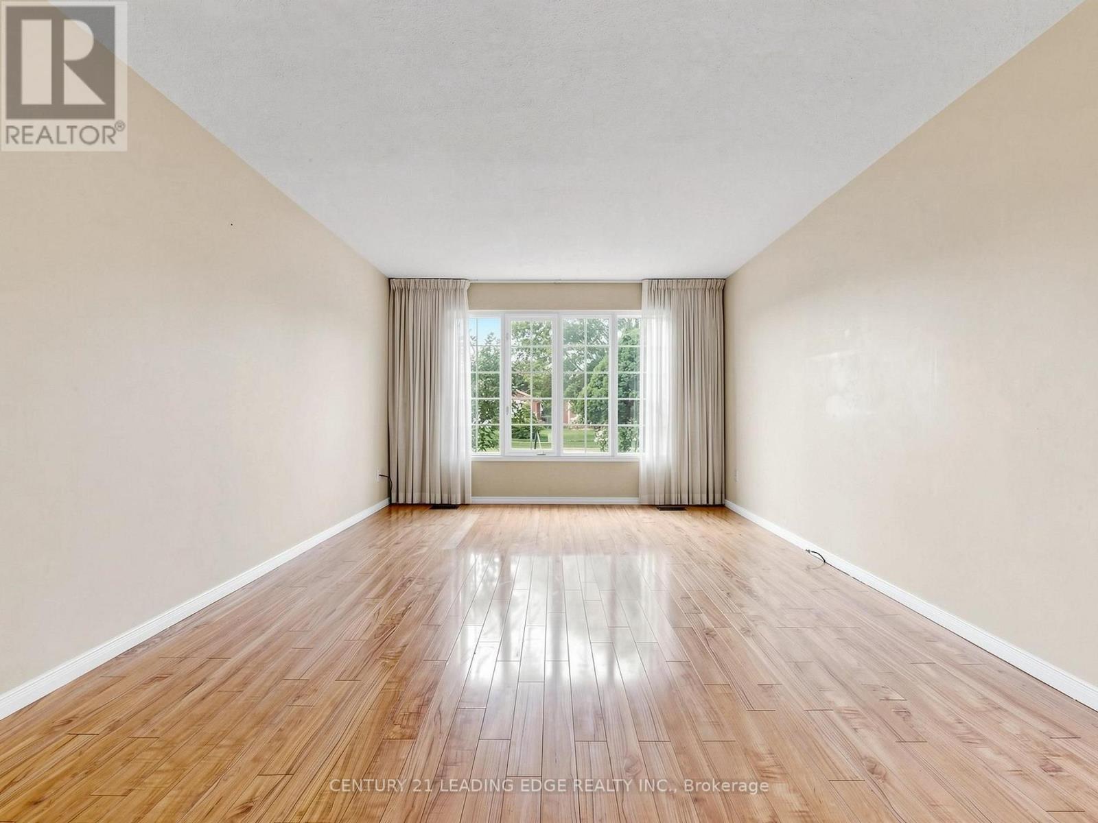 9 Coates Crescent, Richmond Hill, Ontario  L4E 2M3 - Photo 3 - N13704614