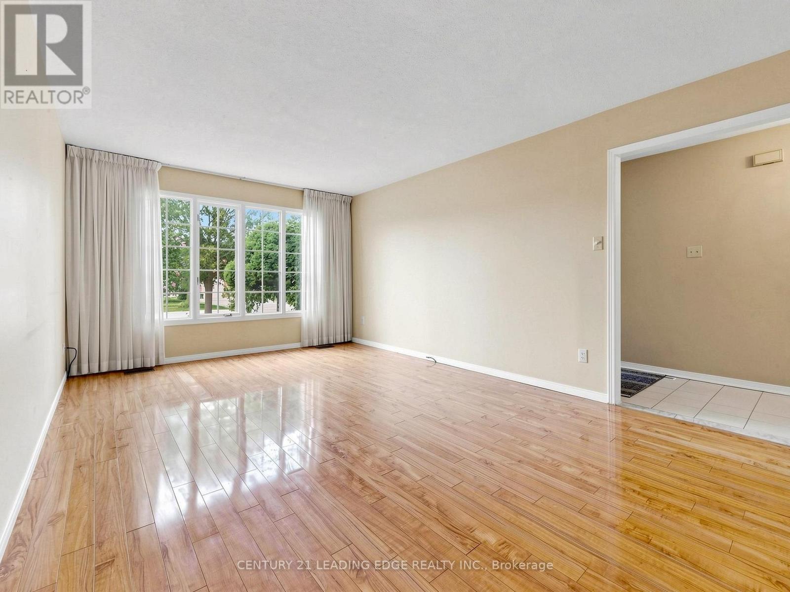 9 Coates Crescent, Richmond Hill, Ontario  L4E 2M3 - Photo 6 - N13704614