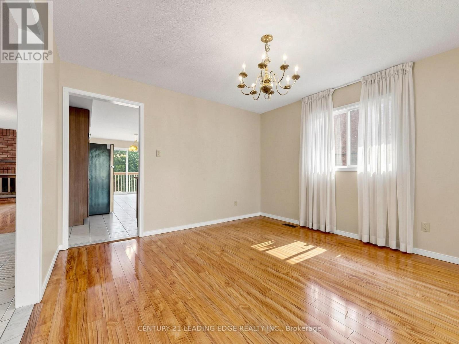 9 Coates Crescent, Richmond Hill, Ontario  L4E 2M3 - Photo 7 - N13704614