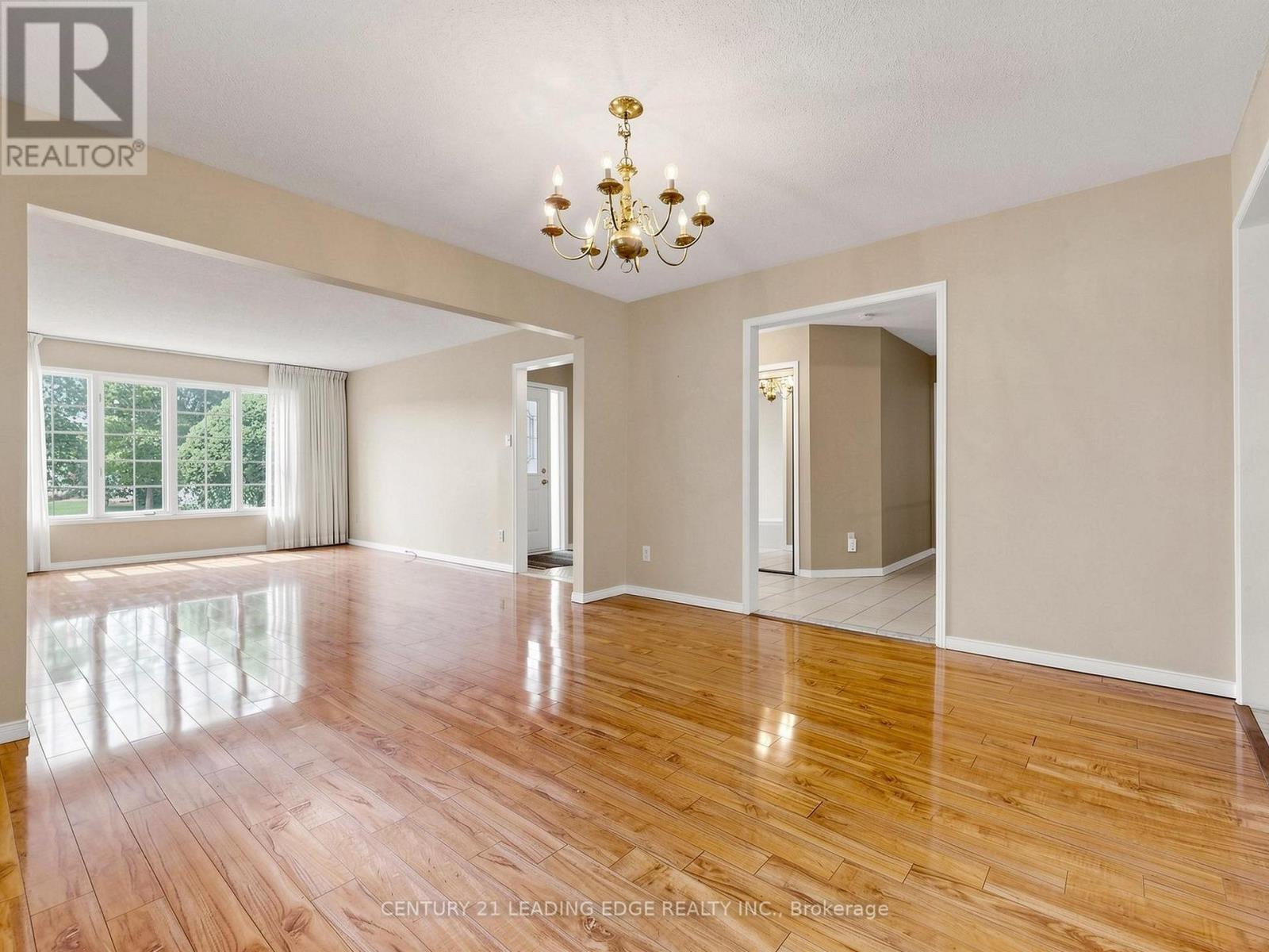 9 Coates Crescent, Richmond Hill, Ontario  L4E 2M3 - Photo 9 - N13704614
