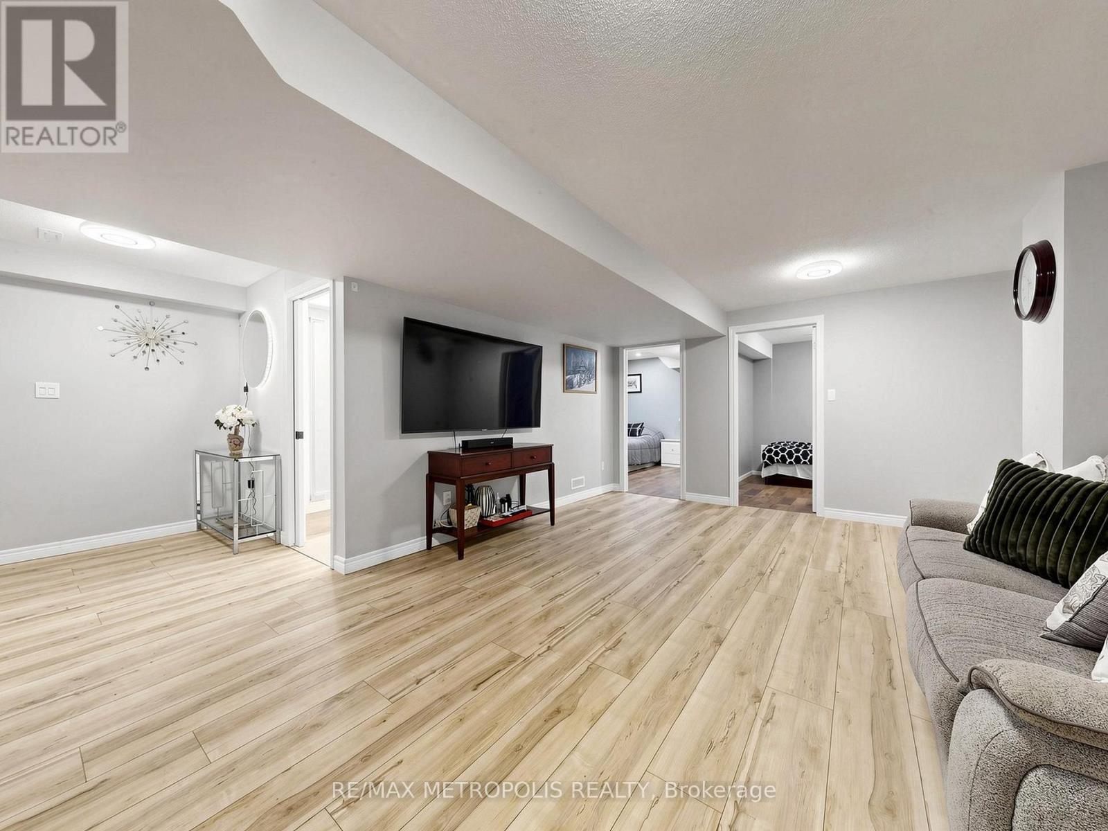 84 Braebrook Drive, Whitby, Ontario  L1R 0M9 - Photo 18 - E13704144