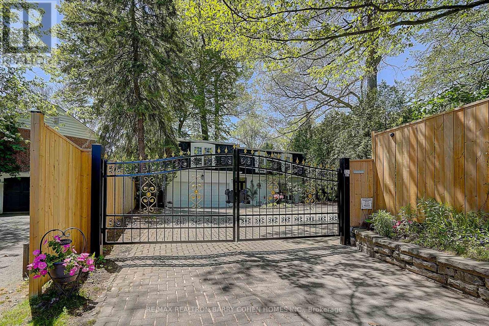 321 LAWRENCE AVENUE E, Toronto, Ontario