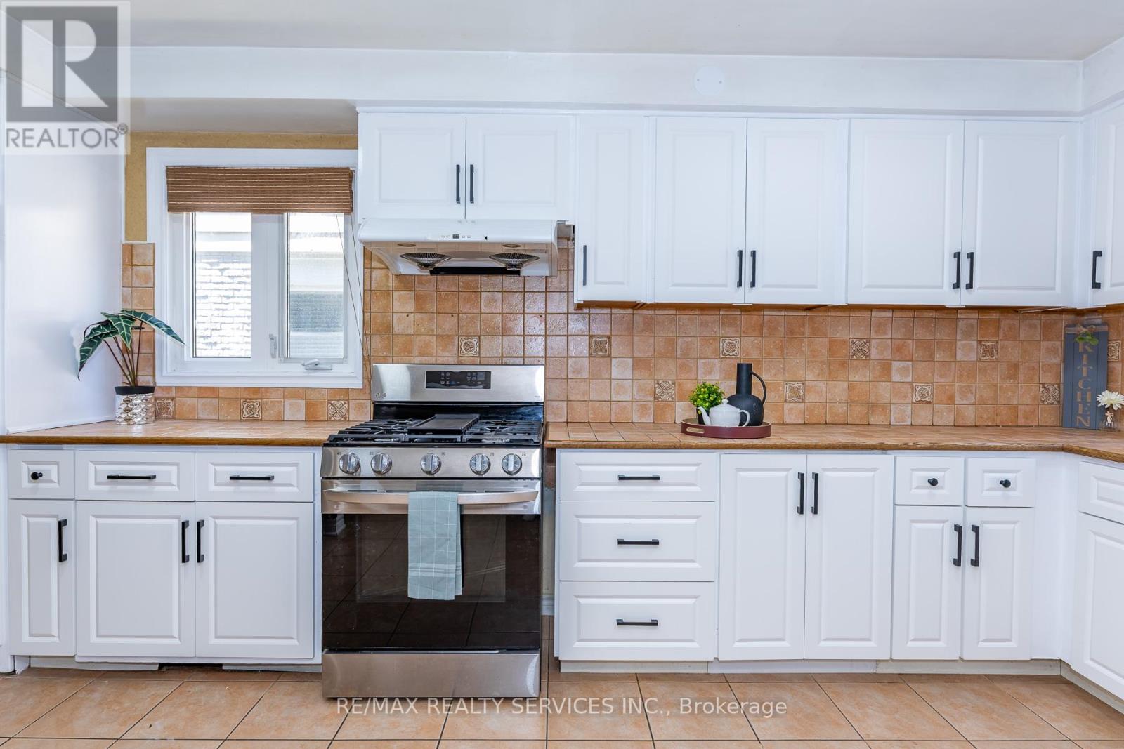 1217 Gloucester Square, Pickering, Ontario  L1V 3P7 - Photo 10 - E13704634