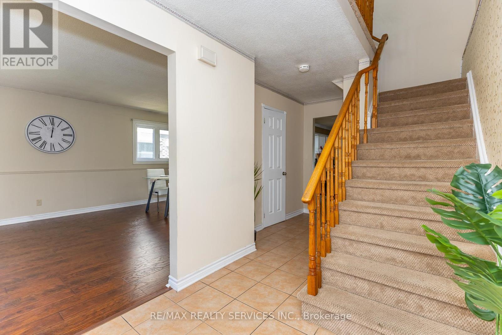 1217 Gloucester Square, Pickering, Ontario  L1V 3P7 - Photo 3 - E13704634