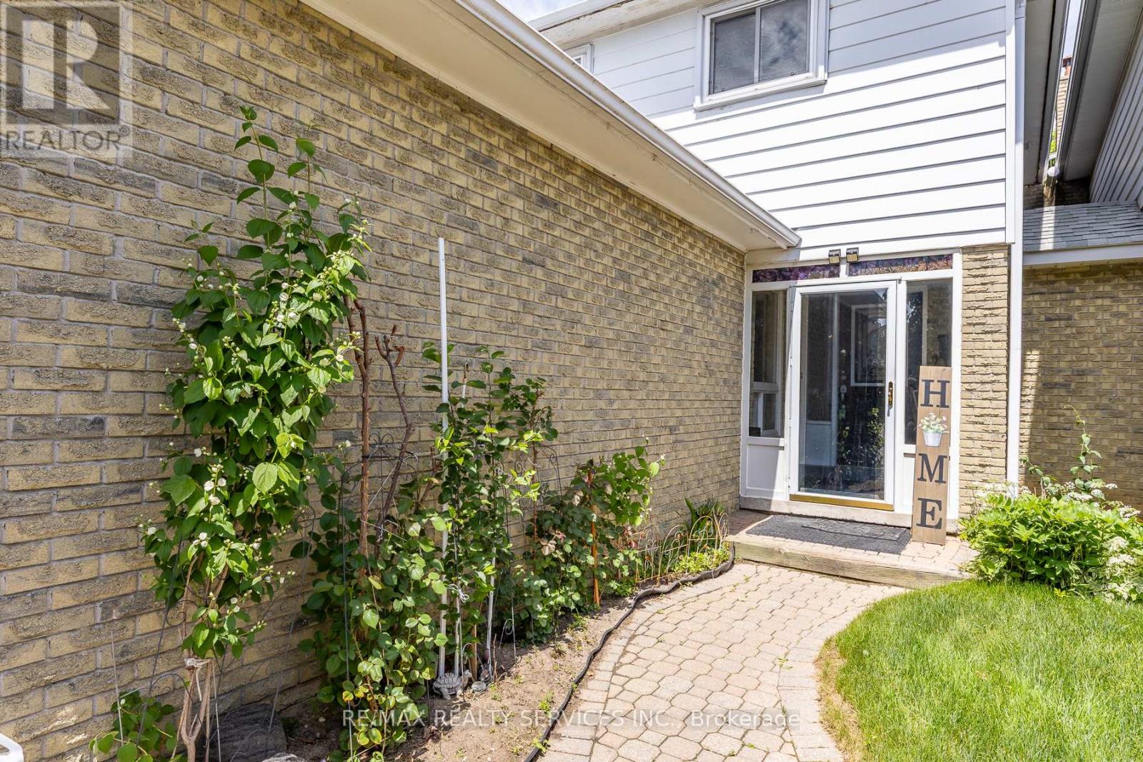 1217 Gloucester Square, Pickering, Ontario  L1V 3P7 - Photo 50 - E13704634