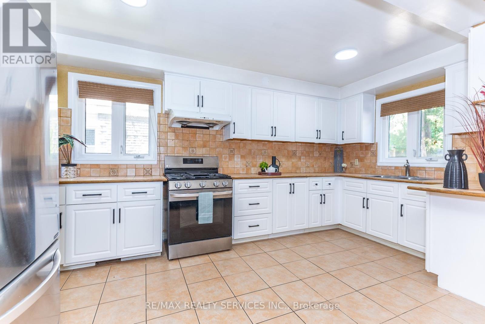 1217 Gloucester Square, Pickering, Ontario  L1V 3P7 - Photo 8 - E13704634