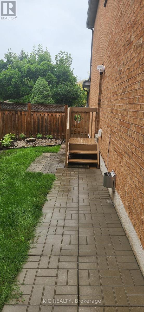 618 Ponting Place, Newmarket, Ontario  L3X 1T4 - Photo 2 - N13704670