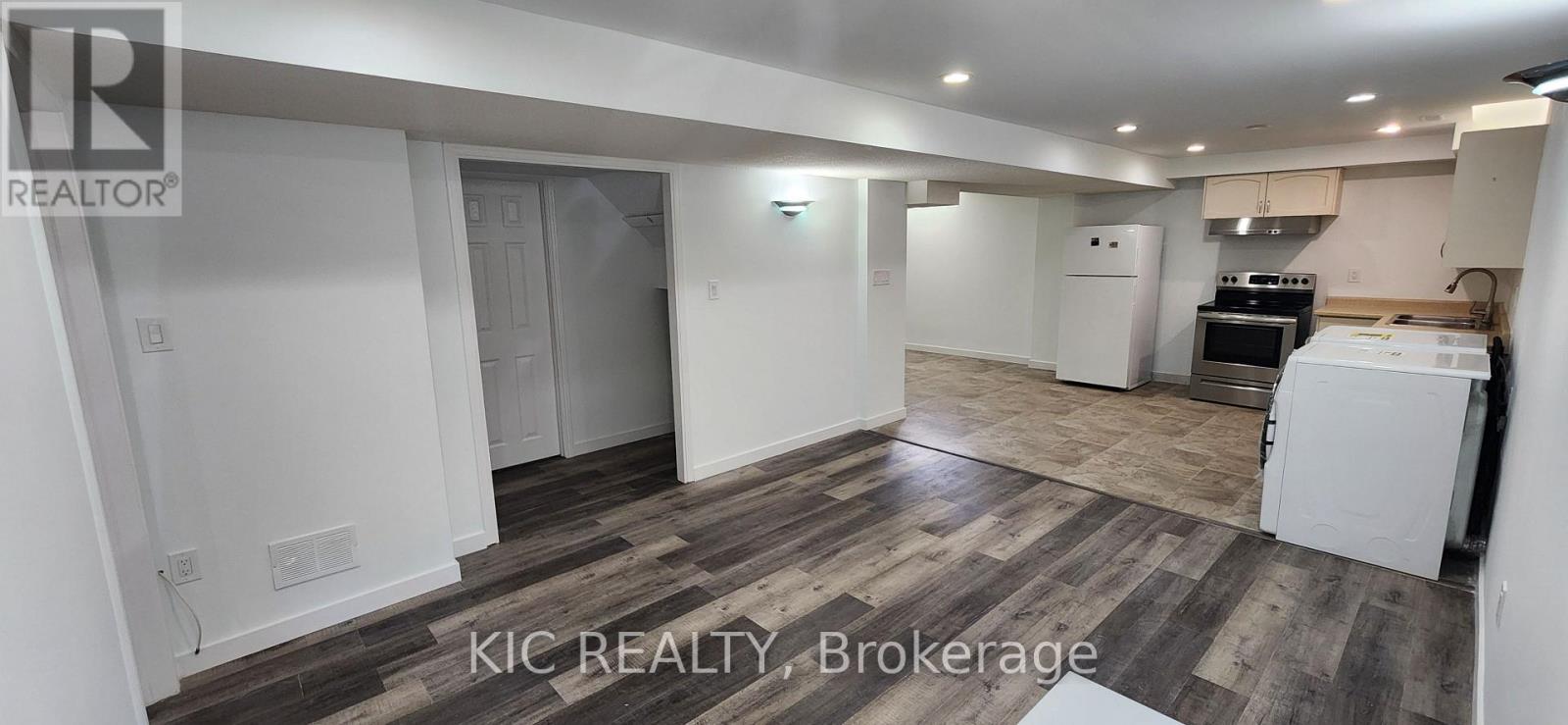 618 Ponting Place, Newmarket, Ontario  L3X 1T4 - Photo 4 - N13704670